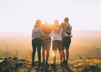 4 Hábitos para mejorar nuestras relaciones sociales