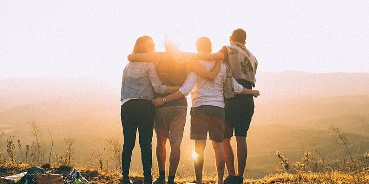 4 Hábitos para mejorar nuestras relaciones sociales