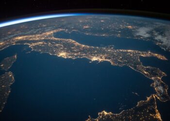 Observan 2 extrañas estructuras bajo la tierra