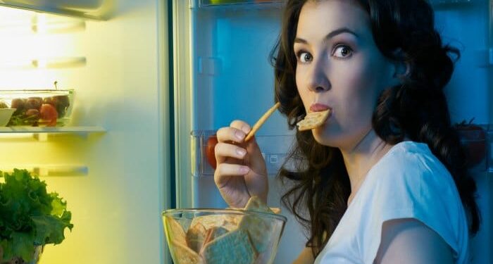las consecuencias de comer a deshoras
