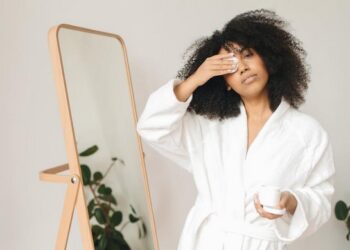 La limpieza facial: Clave para una piel radiante y saludable