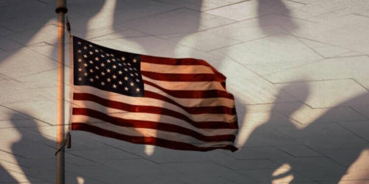 El reto de ser latino en EE.UU.: migración, vida cotidiana y el sueño americano en 2025