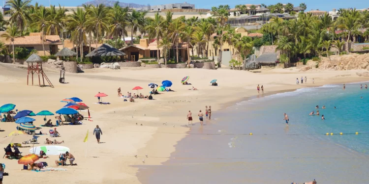 Playa El Chileno: un paraíso azul imperdible en Los Cabos