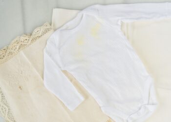 Por qué la ropa blanca se pone amarilla (y cómo recuperarla fácilmente)