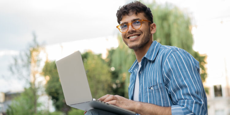 Ingeniería en Sistemas online: ¿es válida ante empresas y tiene el mismo valor que una presencial? (Incluye tiempos reales en Utel)