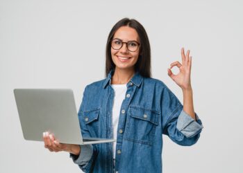 ¿La Licenciatura en Pedagogía online es válida ante SEP? Todo sobre el RVOE y acreditaciones