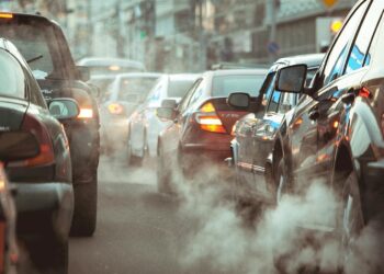 Cómo las Llantas Adecuadas Mejoran la Seguridad y el Control al Conducir en Calles con Tráfico Pesado y Clima Variable