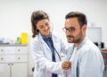 ¿Se requieren estudios médicos para contratar un seguro de vida?